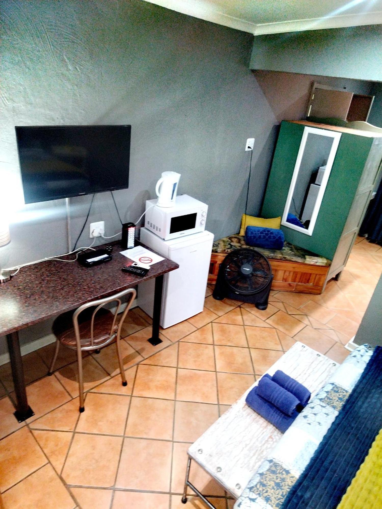 Africas Eden Guesthouse Mookgophong Экстерьер фото